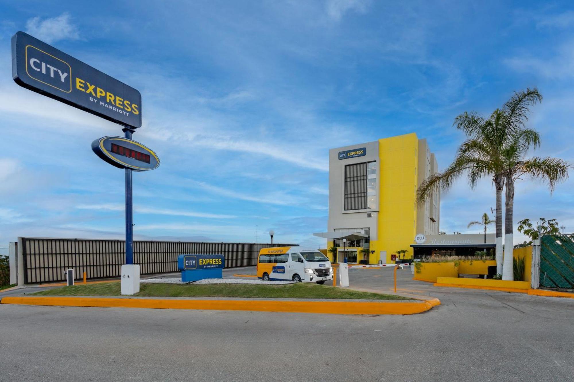 City Express By Marriott Guadalajara Aeropuerto Las Pintas Exterior photo